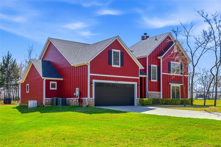 Property Photo: 216 Glen Ellen Road TX 75076