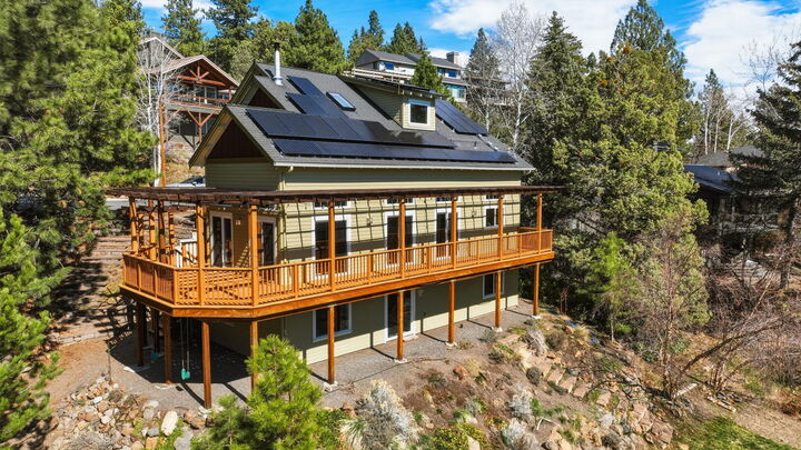 Property Photo:  1821 NW Iowa Avenue  OR 97703 