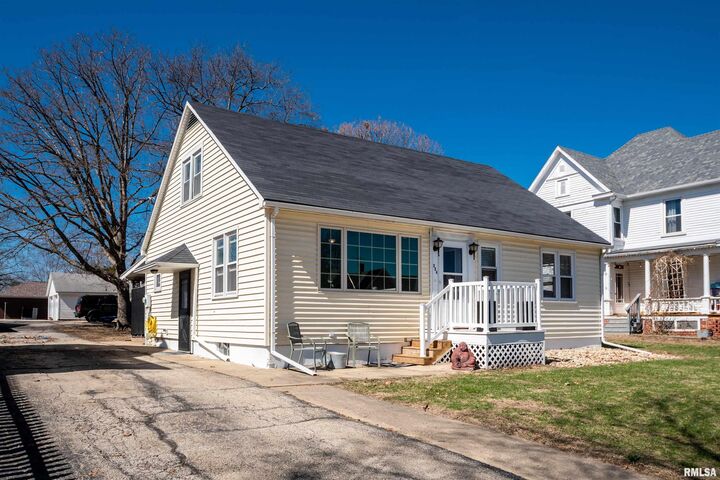 Property Photo:  304 N Magnolia Street  IL 61529 