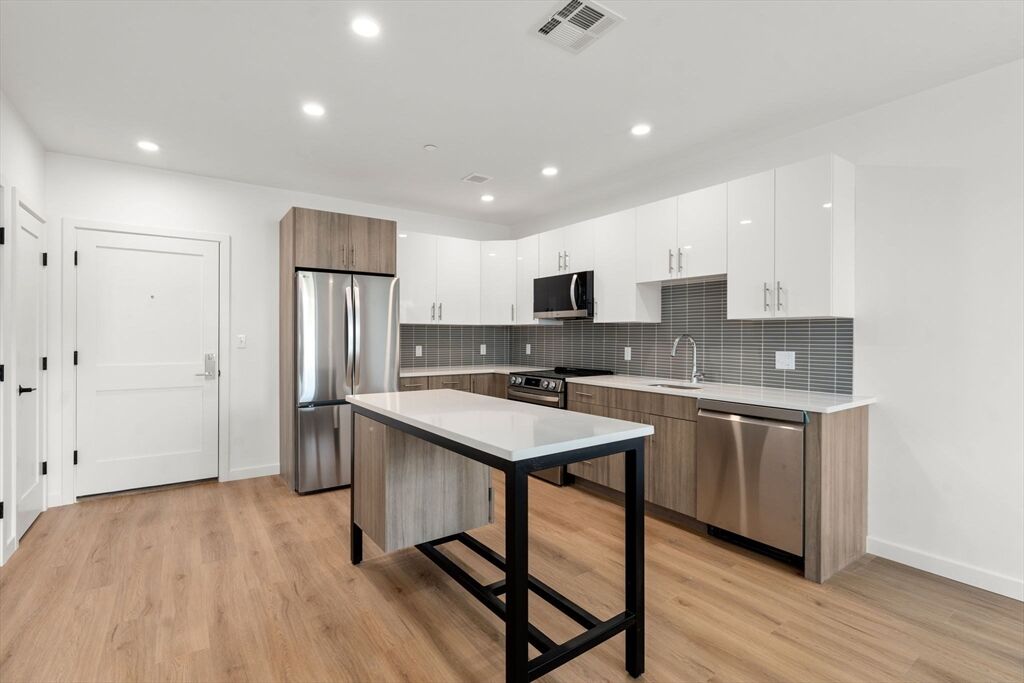 Property Photo:  40 Centre St 506  MA 02446 