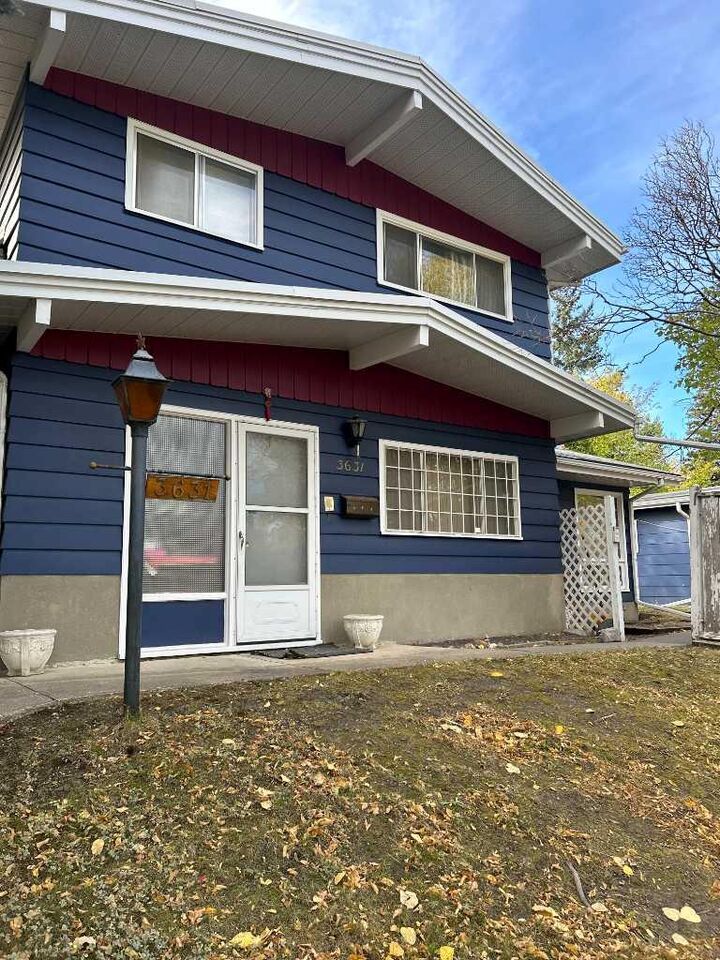 Property Photo:  3631 Varsity Drive NW  AB T2L 1Z6 