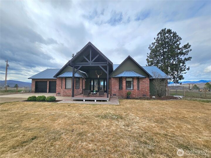 Property Photo: 711 Havillah Road WA 98855