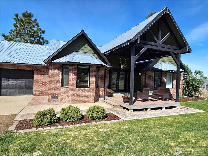 Property Photo: 711 Havillah Road WA 98855