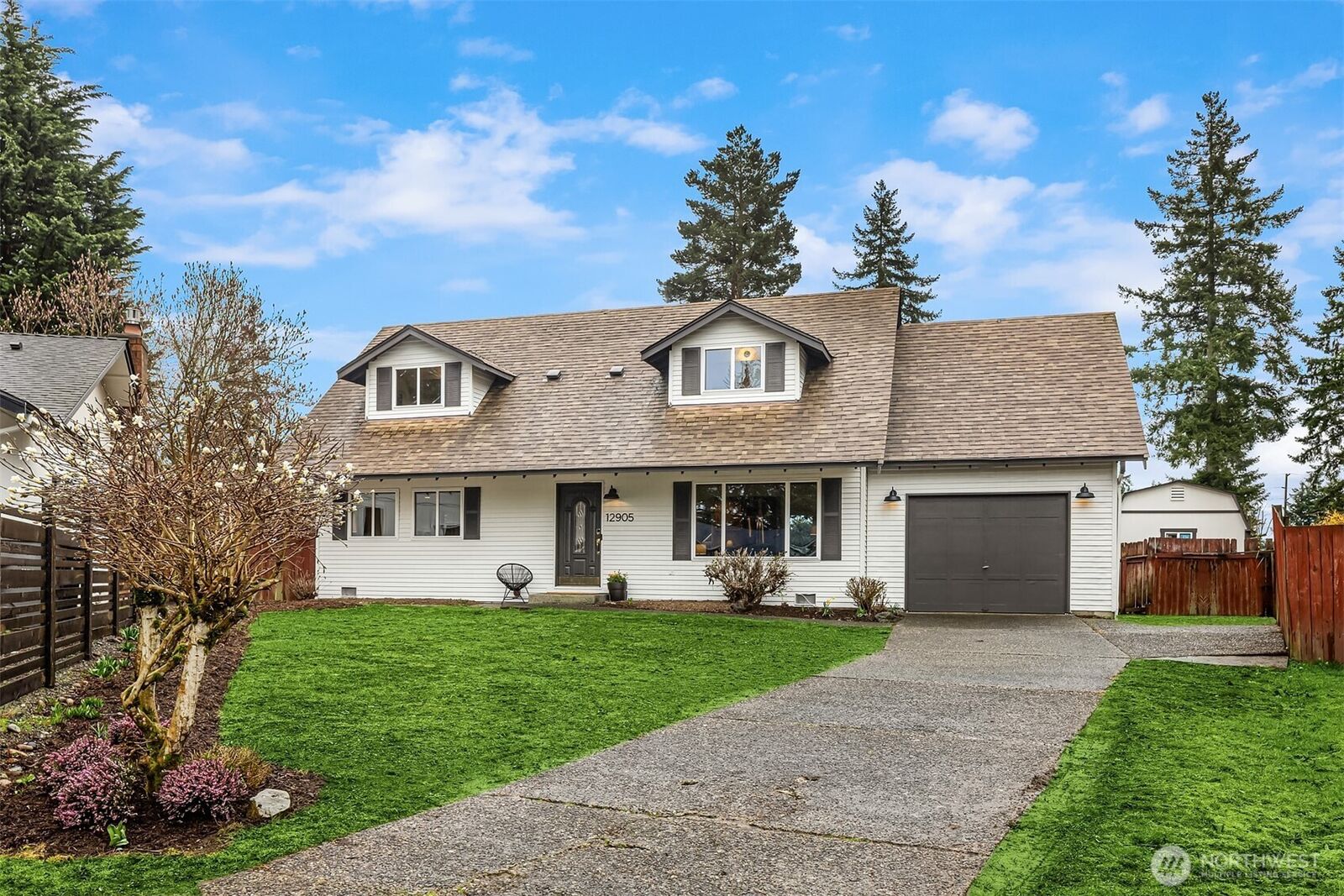 Property Photo: 12905 SE 158th Place WA 98058