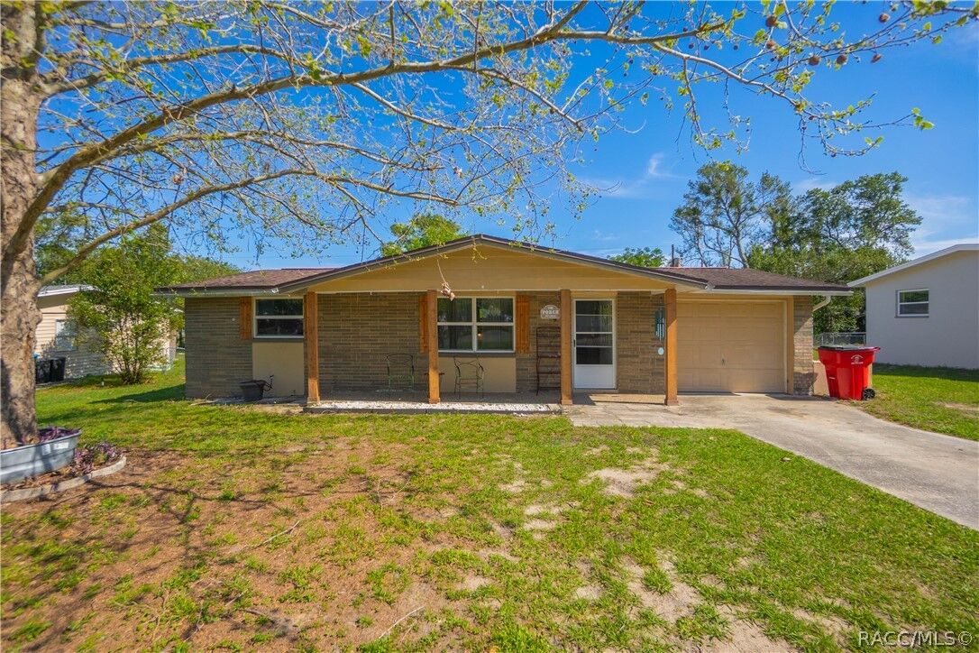 Property Photo:  49 S Lee Street  FL 34465 