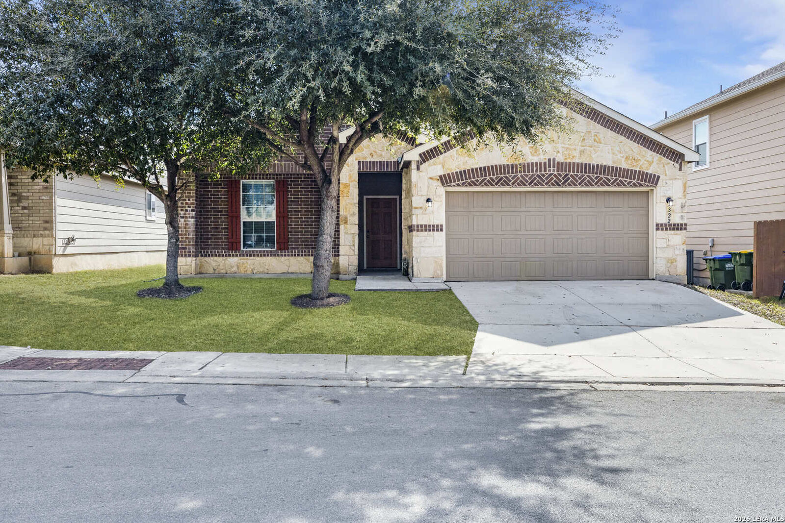 Property Photo: 322 Walnut Crest TX 78154