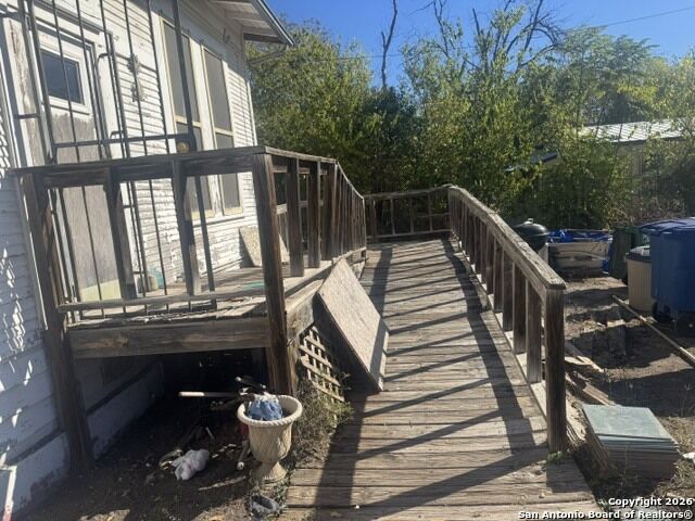 Property Photo: 2424 Buena Vista TX 78207