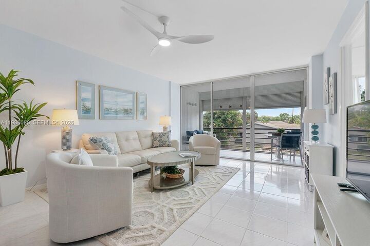 Property Photo:  109 Royal Park Dr 2F  FL 33309 