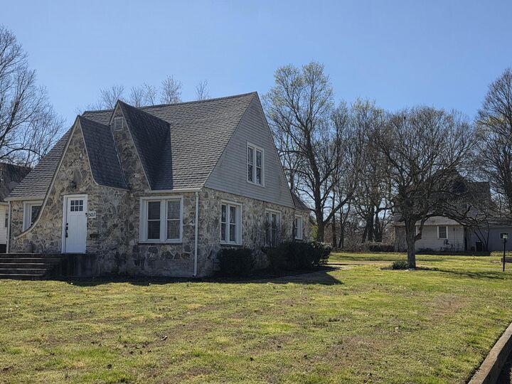 Property Photo:  507 N Elm Street  MO 65723 