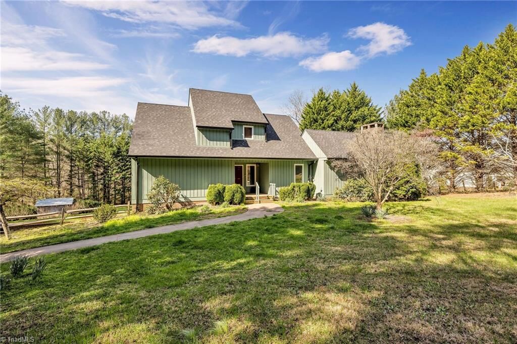 Property Photo:  257 Smitheys Country Lane  NC 28651 