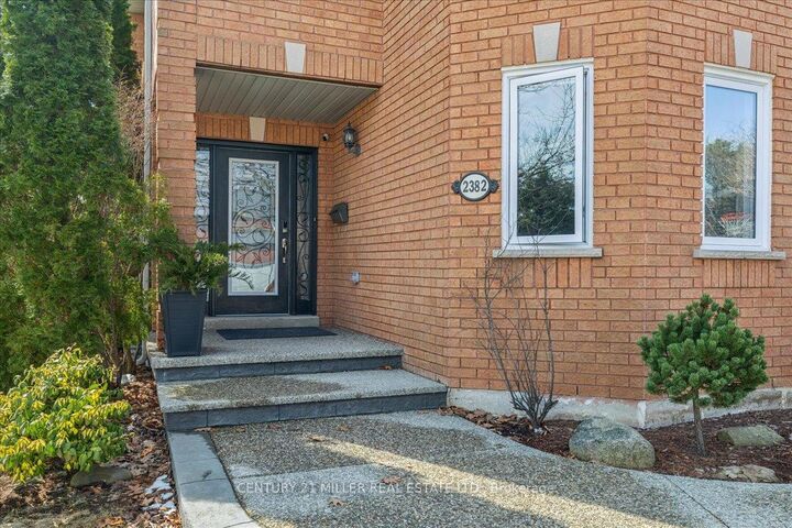 Property Photo:  2382 Towne Boulevard  ON L6H 5X6 