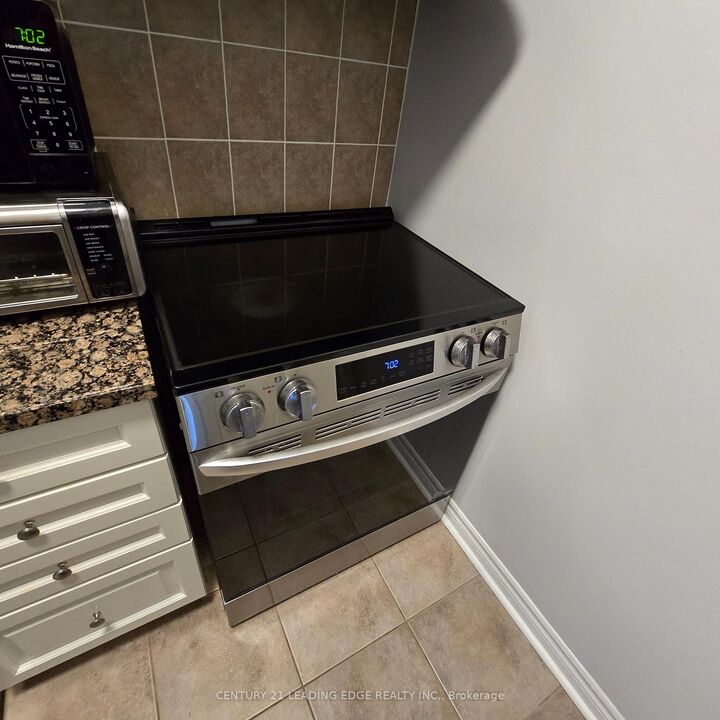 Photo de la propriété:  2325 Central Park Drive 103  ON L6H 0E2 