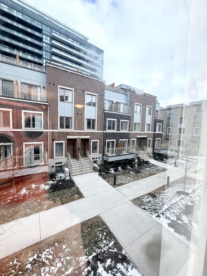 Property Photo:  31 Honeycrisp Crescent 67  ON L4K 0N6 