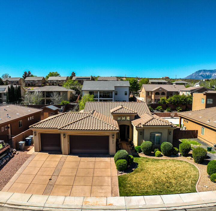 Property Photo: 952 S Peachtree Dr UT 84774