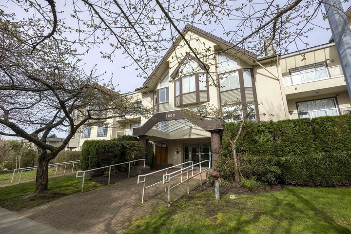 1009 Howay Street 304 — photo 1