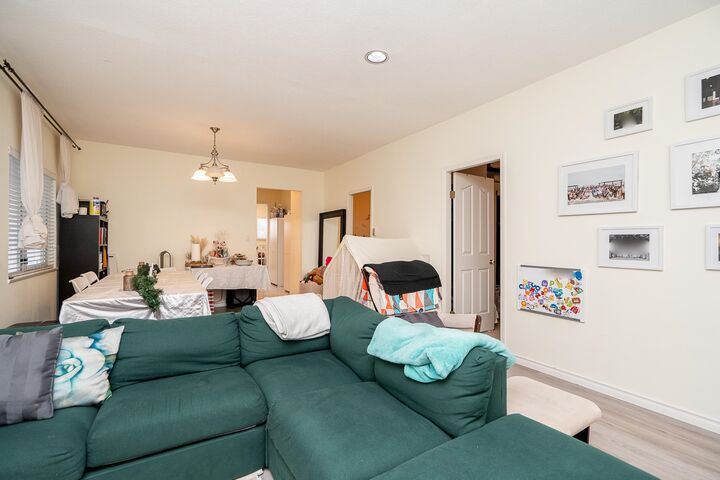 Property Photo: 156 E 53rd Avenue BC V5X 1H8