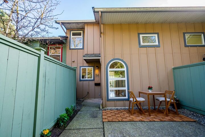Property Photo: 900 17th Street 34 BC V7P 3K5