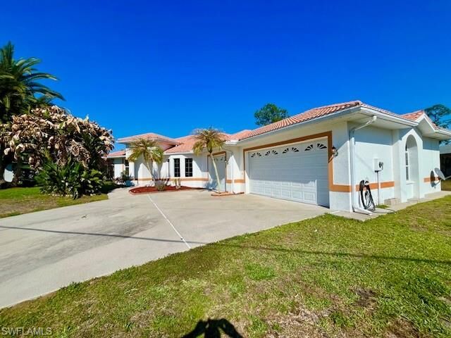 Property Photo: 914 McArthur Ave FL 33936