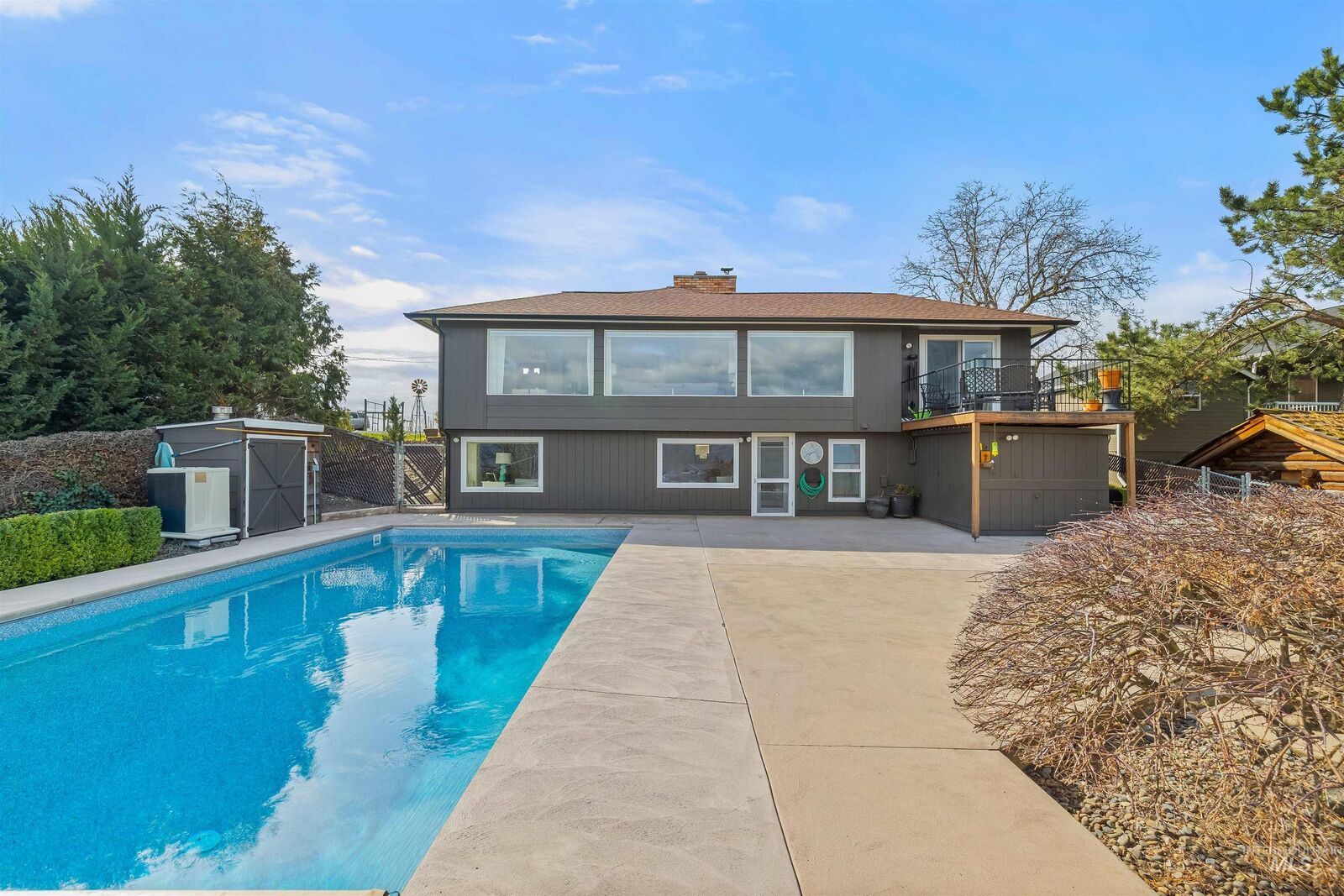 Property Photo: 1744 Valleyview Drive WA 99403