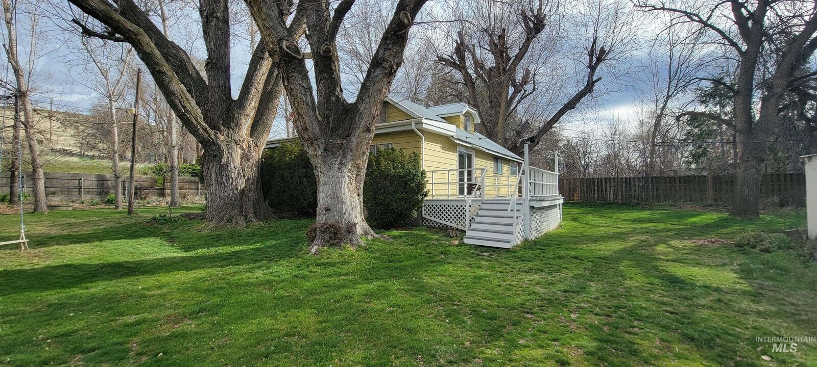 Property Photo: 426 Hwy 12 E WA 99347