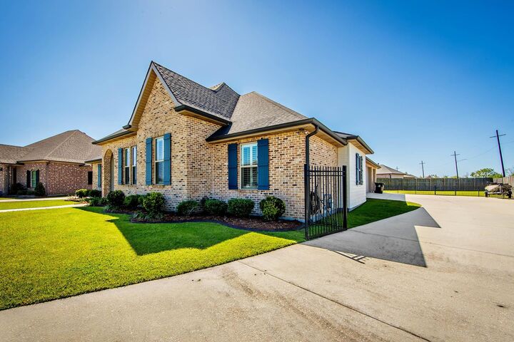 Property Photo:  677 Lancaster Dr  LA 70360 