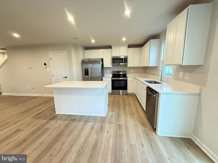 Property Photo:  647 Laurelwood Circle  VA 22601 