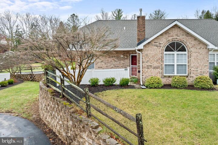 Property Photo: 135 Village Way 5B PA 19460