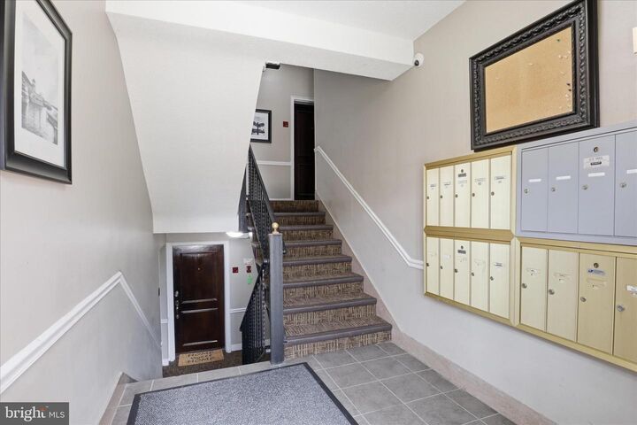 Property Photo:  820-B S Washington Street 125  VA 22314 