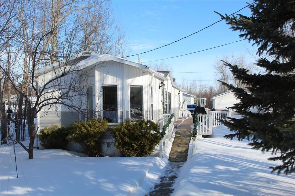 Property Photo:  20 Sunset Drive  MB R5H 1H5 