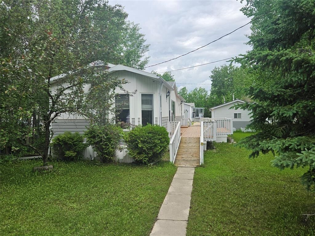 Property Photo: 20 Sunset Drive MB R5H 1H5