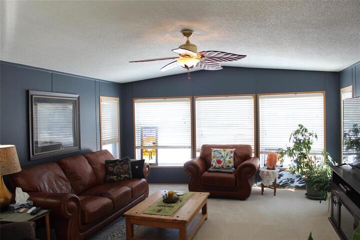 Property Photo: 9 Sunset Drive MB R5H 1H6