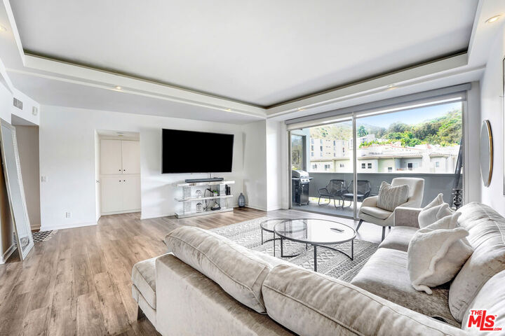 Property Photo:  7250 Franklin Ave, Unit 503  CA 90046 