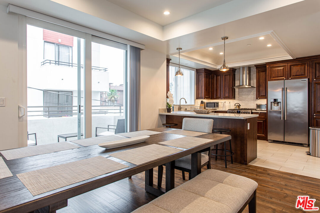 Property Photo: 907 S Shenandoah St CA 90035