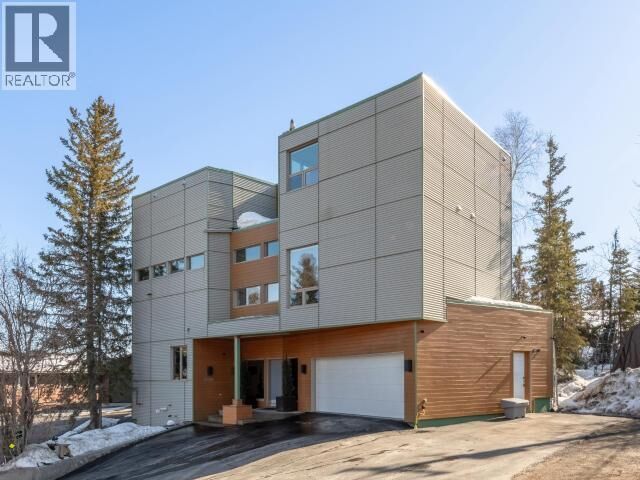 5500 45 Street — photo 1
