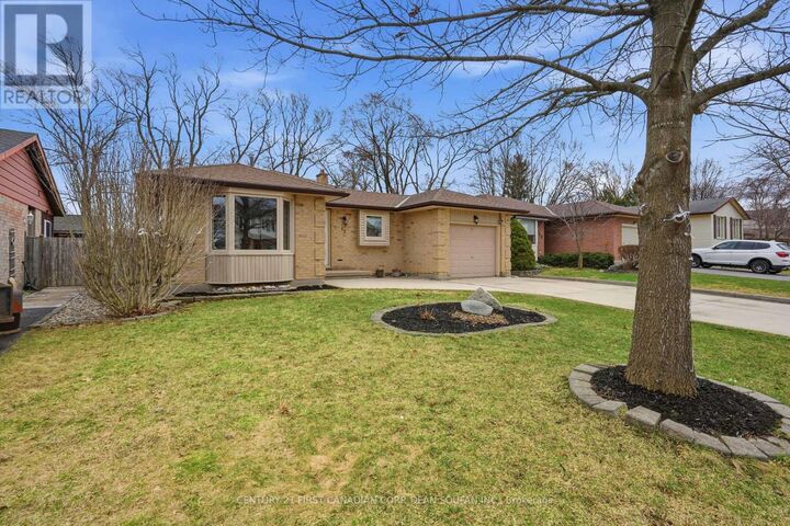 Property Photo:  19 Lynngate Grove  ON N6K 3S7 