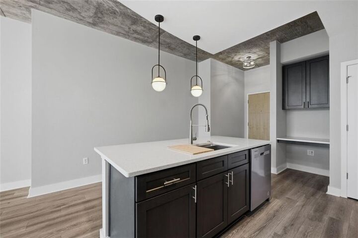 Property Photo:  400 W Peachtree Street NW 1908  GA 30308 