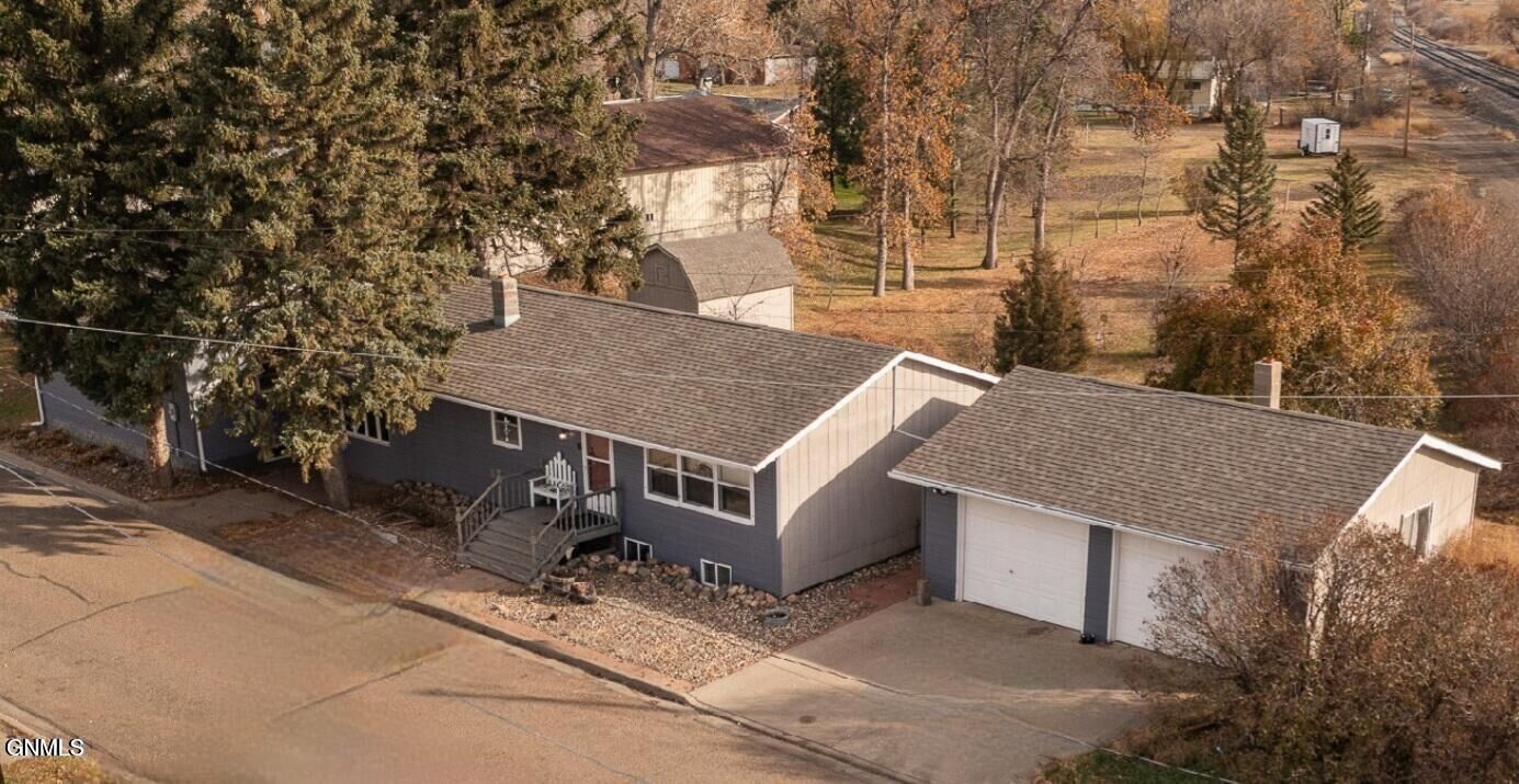 Property Photo:  306 5th Avenue NE  ND 58545 
