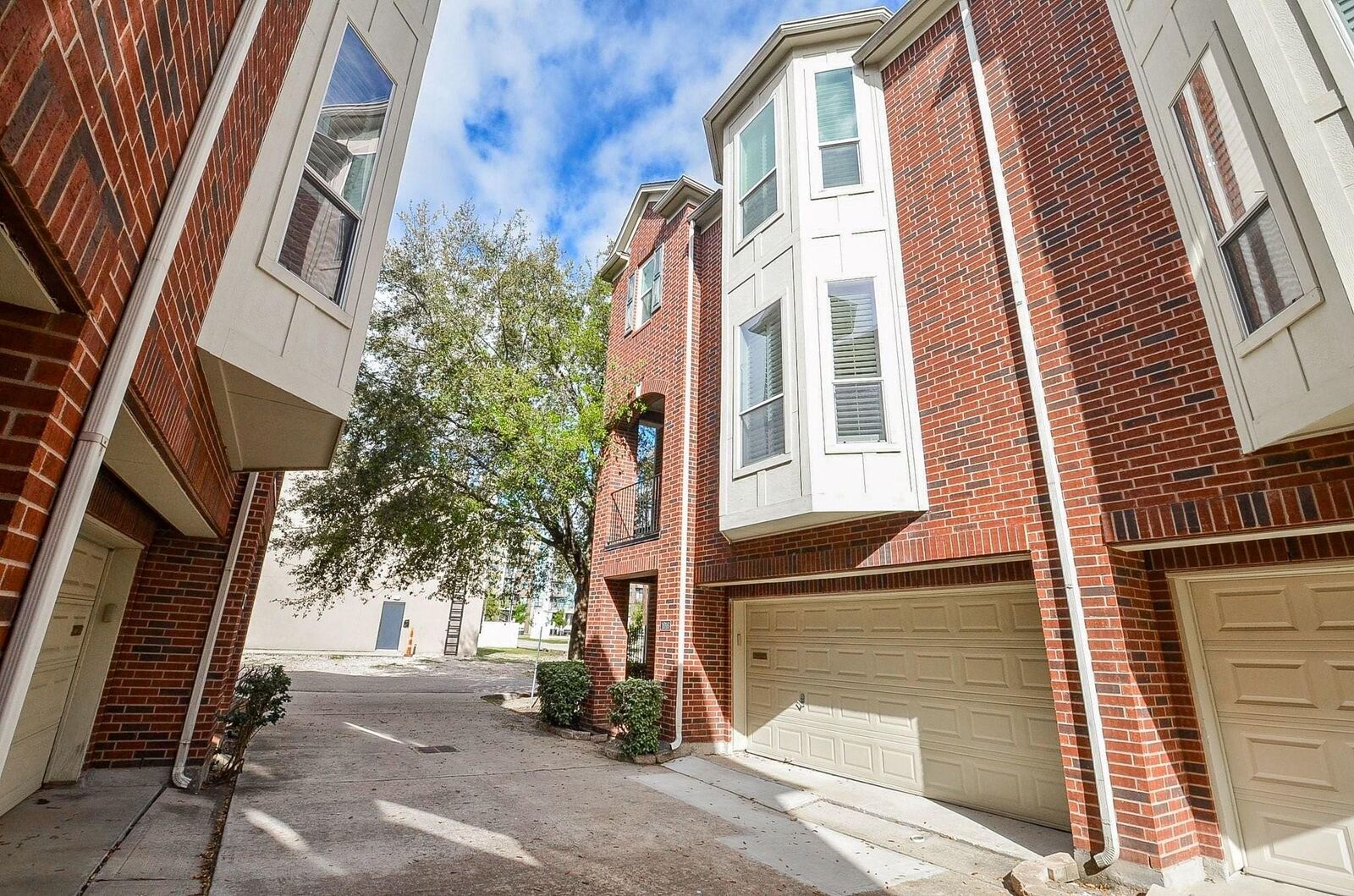 Property Photo:  1016 Studer Street  TX 77007 