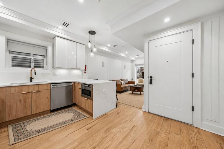 Property Photo:  183 Zabriskie St 1  NJ 07307-1111 