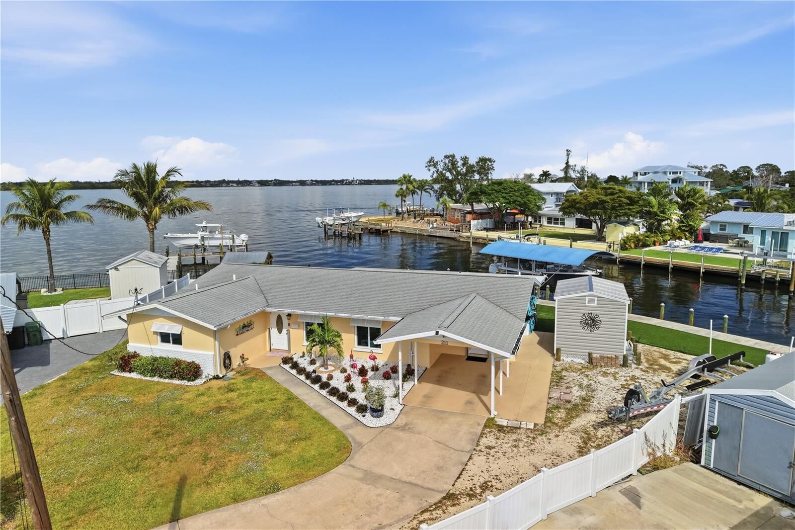 Property Photo:  211 21st Street NE  FL 34208 