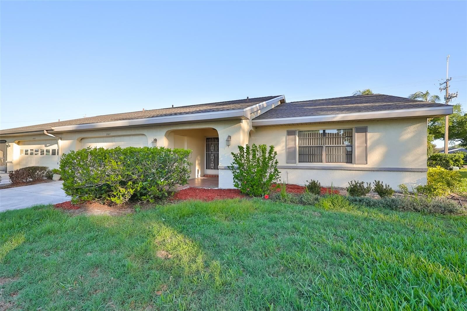 Property Photo:  2321 Lancaster Drive  FL 33573 