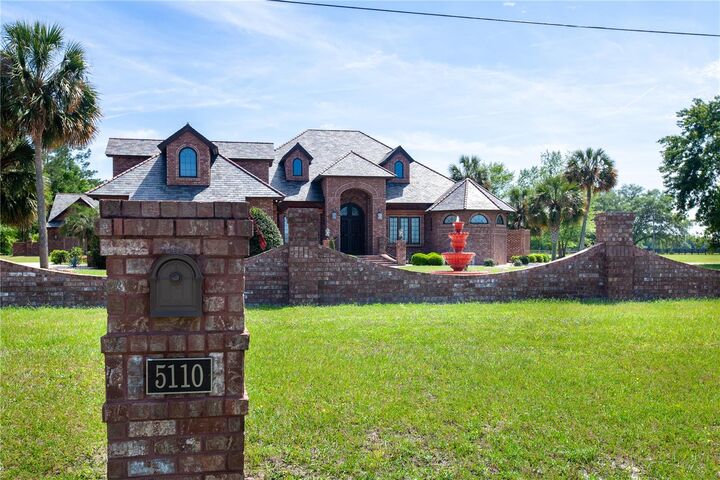 Property Photo:  5110 SW County Road 240  FL 32024 
