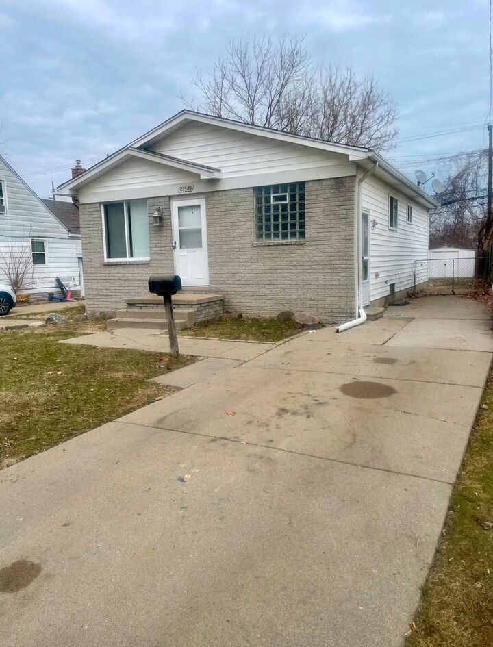 Property Photo:  22580 Oaklane Street  MI 48089-5448 