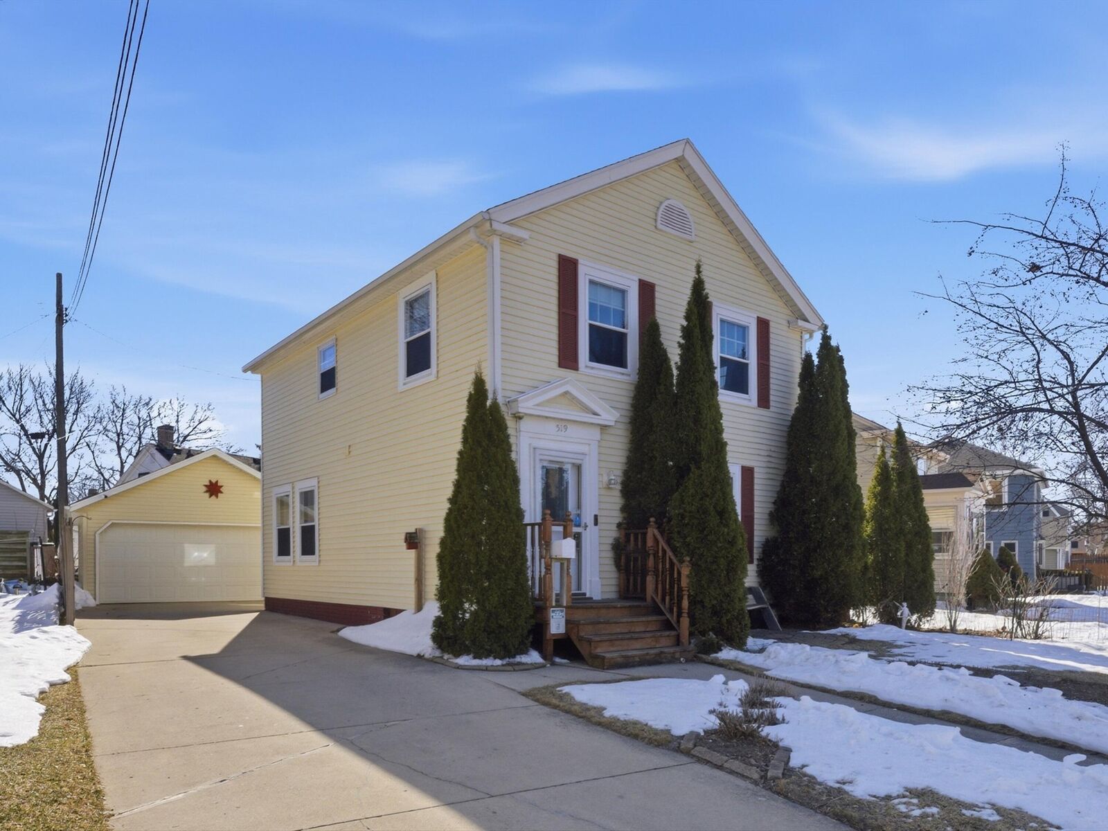 Property Photo:  519 Riverview Dr  WI 54220 