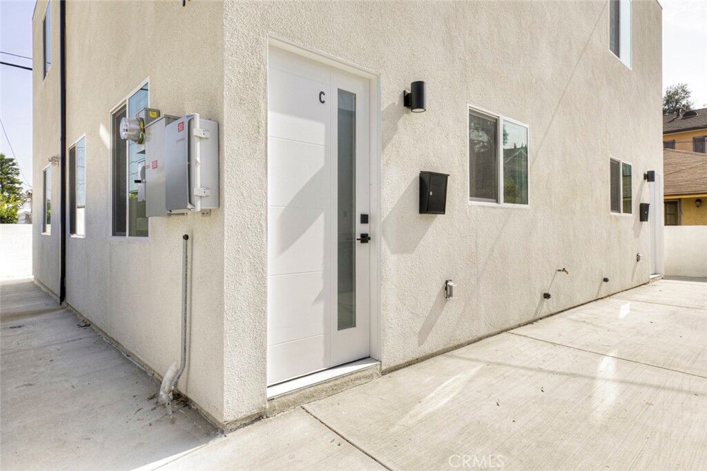 Property Photo: 1070 Allen Avenue C CA 91201