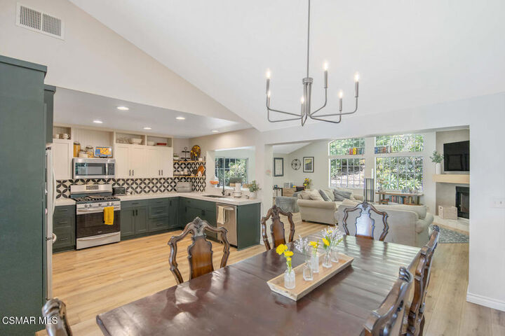 Property Photo:  1267 Calle Olmo  CA 91360 