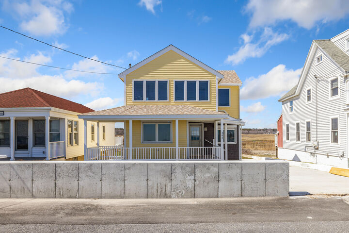 Property Photo:  347 Webhannet Drive  ME 04090 