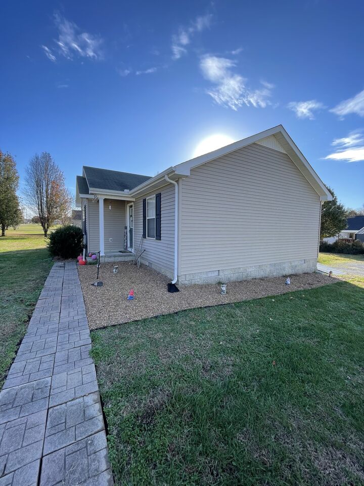 Property Photo:  135 Leigh Anna Cir  TN 37083 