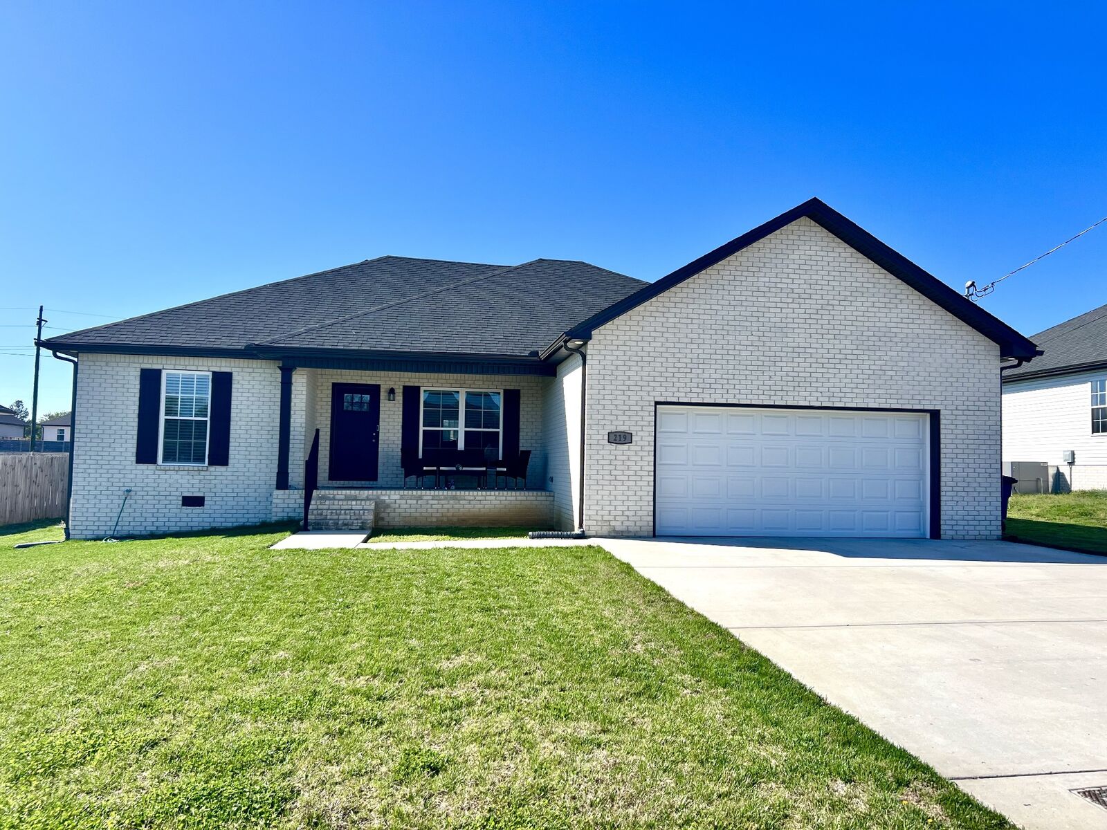 Property Photo: 219 Graham Way TN 37160