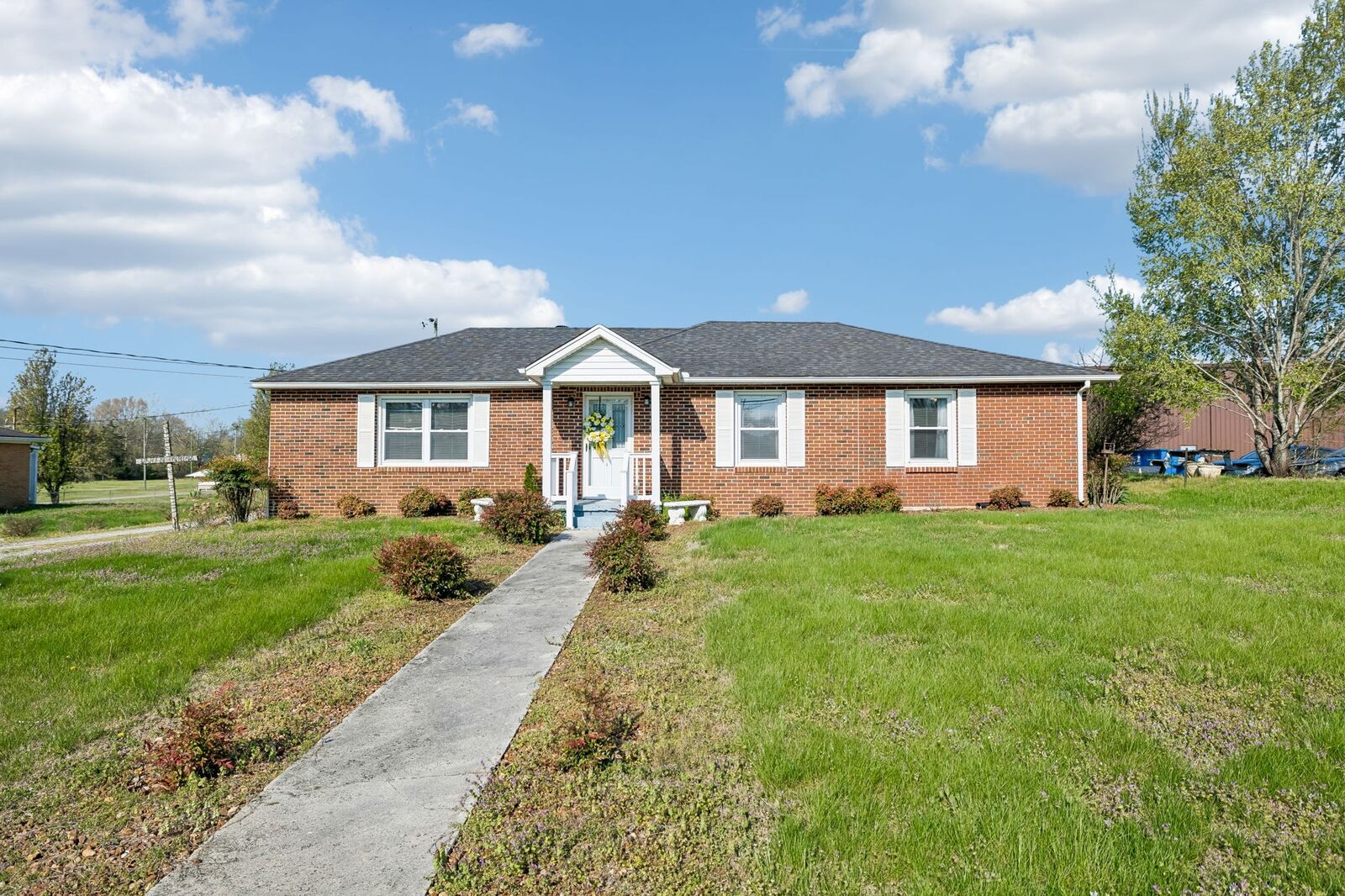 Property Photo:  247 Edgewood St  TN 37012 